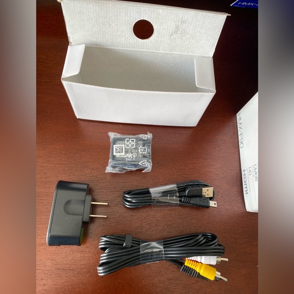 Samsung HMX-F90 HD Camcorder - Picture 12 of 16